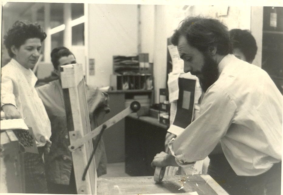 Steve Poleskie uses the squeegee at Chiron Press, 1967